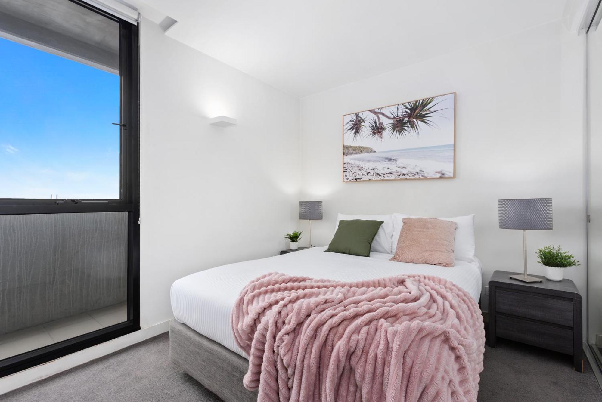 Complete Host Neo Apartments Melbourne Room photo