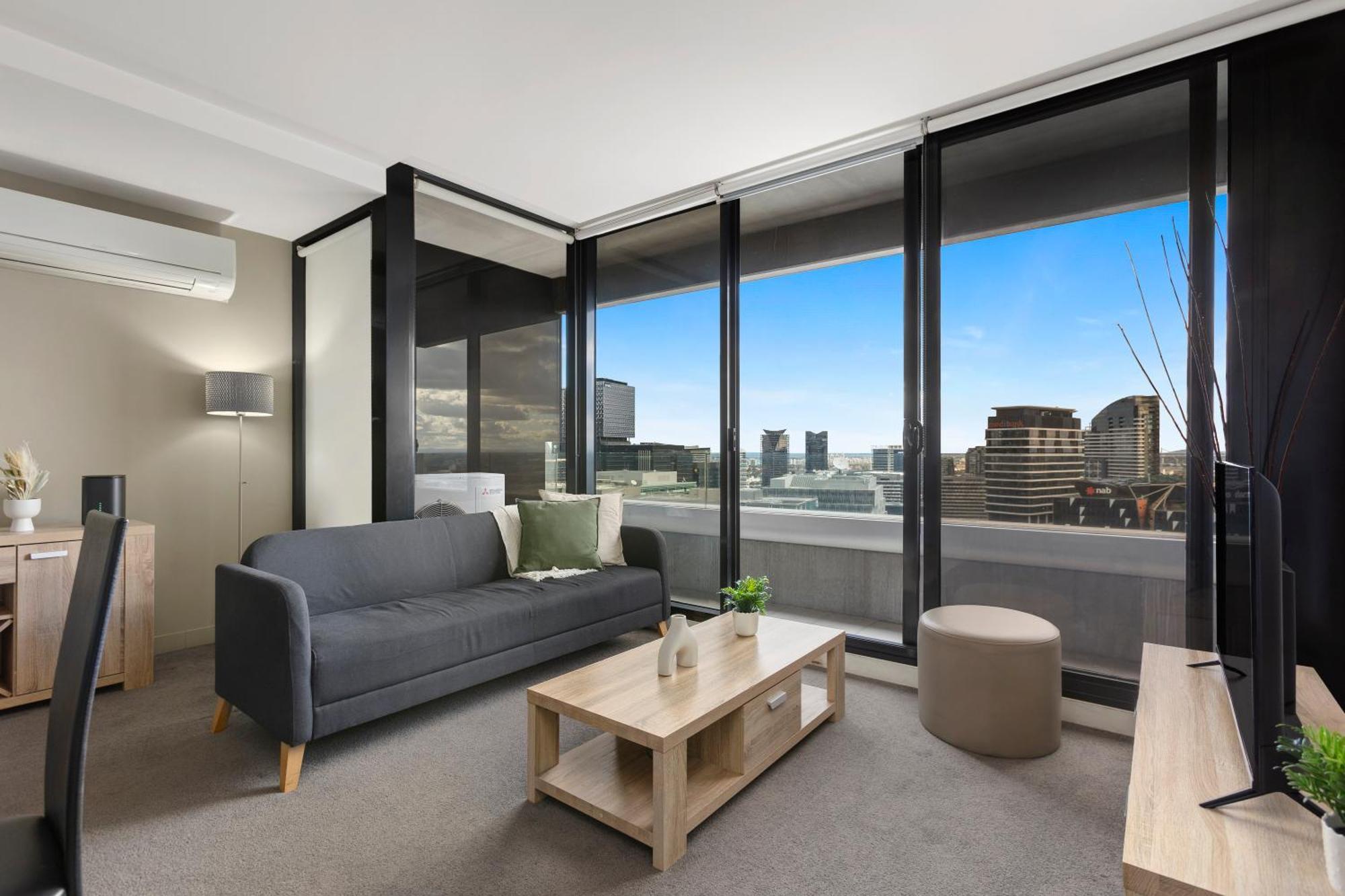 Complete Host Neo Apartments Melbourne Room photo