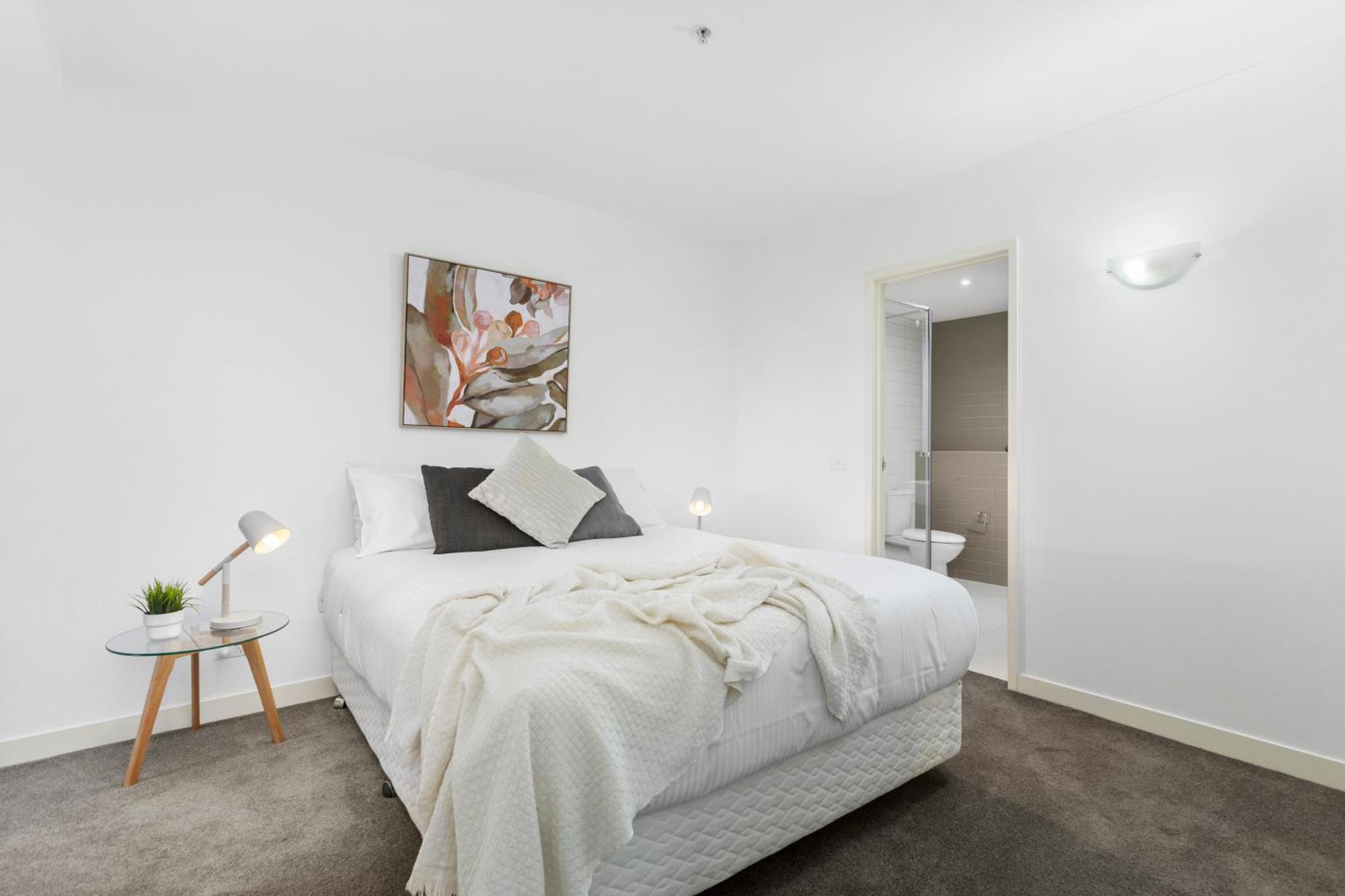 Complete Host Neo Apartments Melbourne Room photo