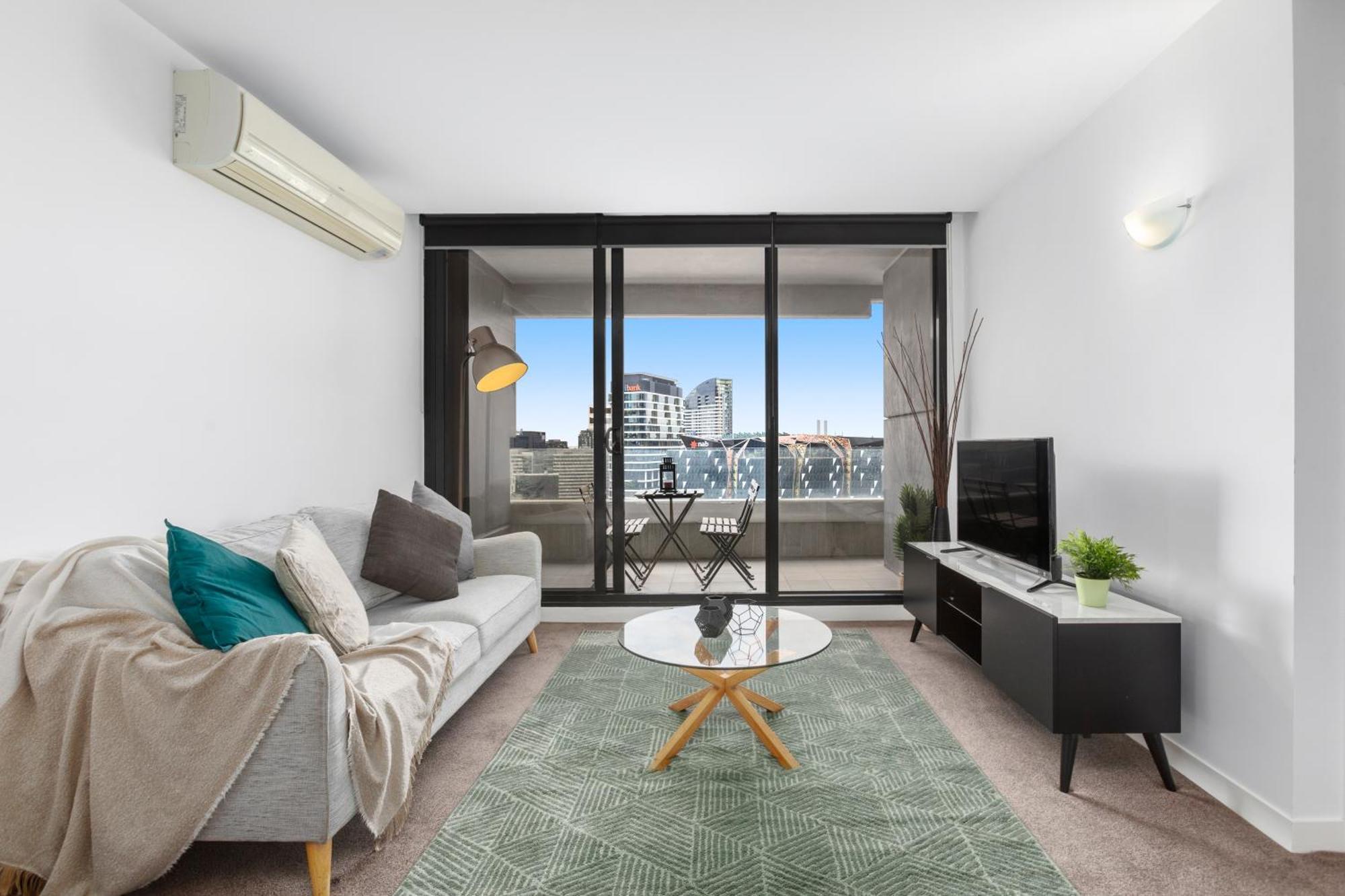 Complete Host Neo Apartments Melbourne Room photo