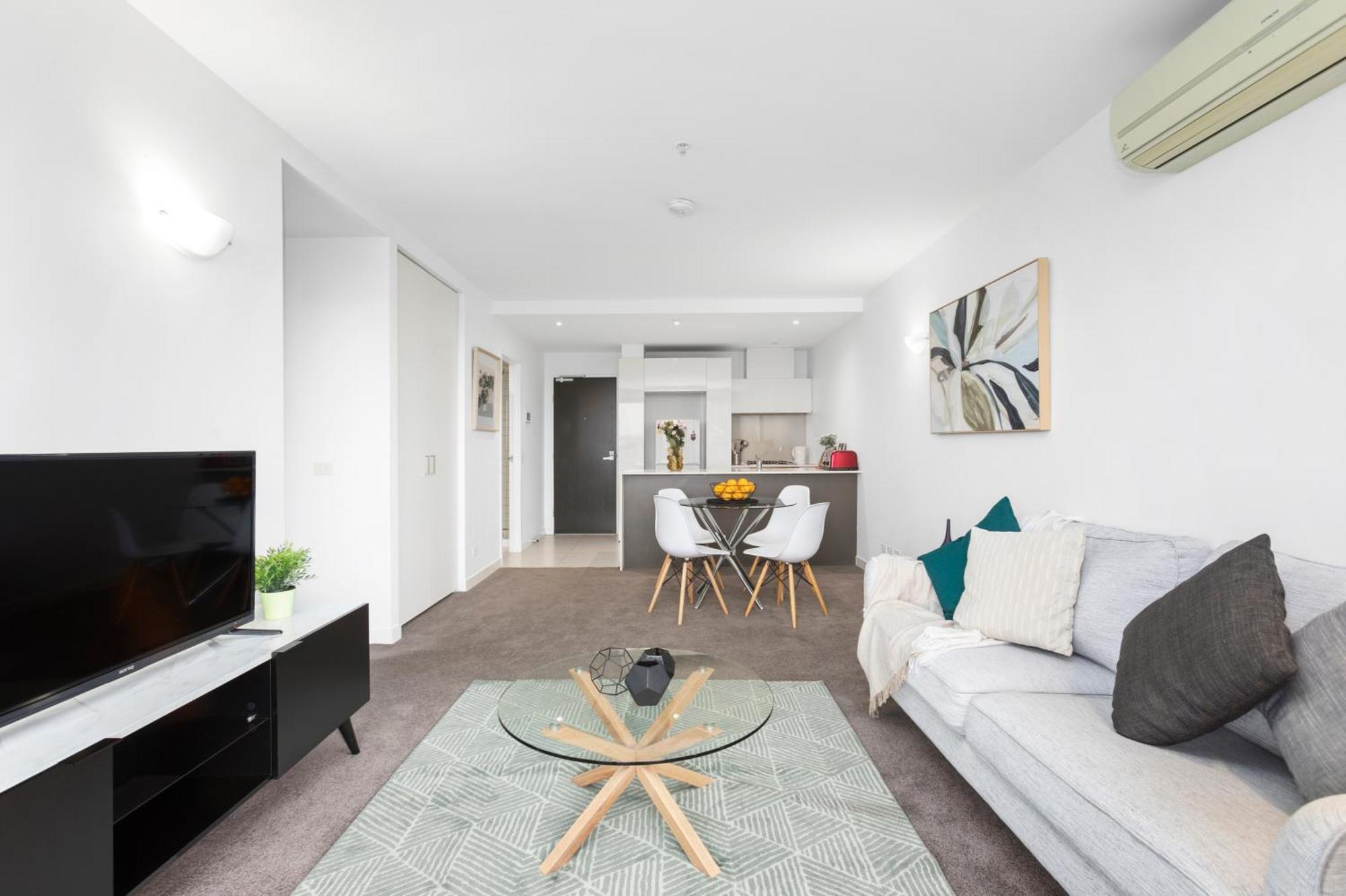 Complete Host Neo Apartments Melbourne Room photo