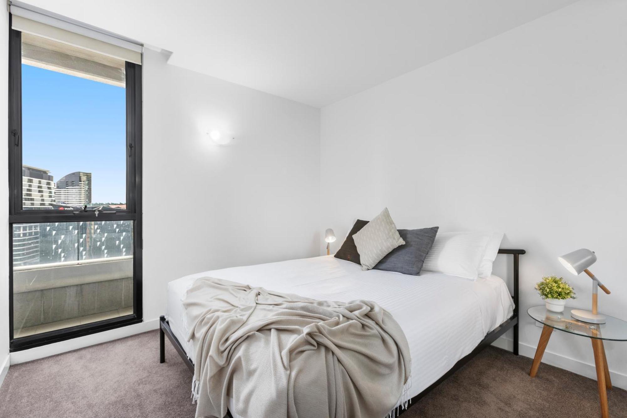 Complete Host Neo Apartments Melbourne Room photo