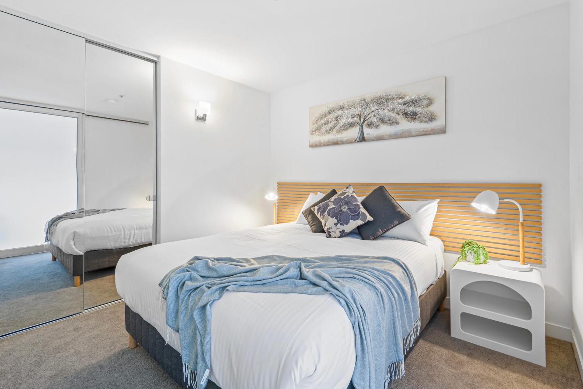 Complete Host Neo Apartments Melbourne Room photo