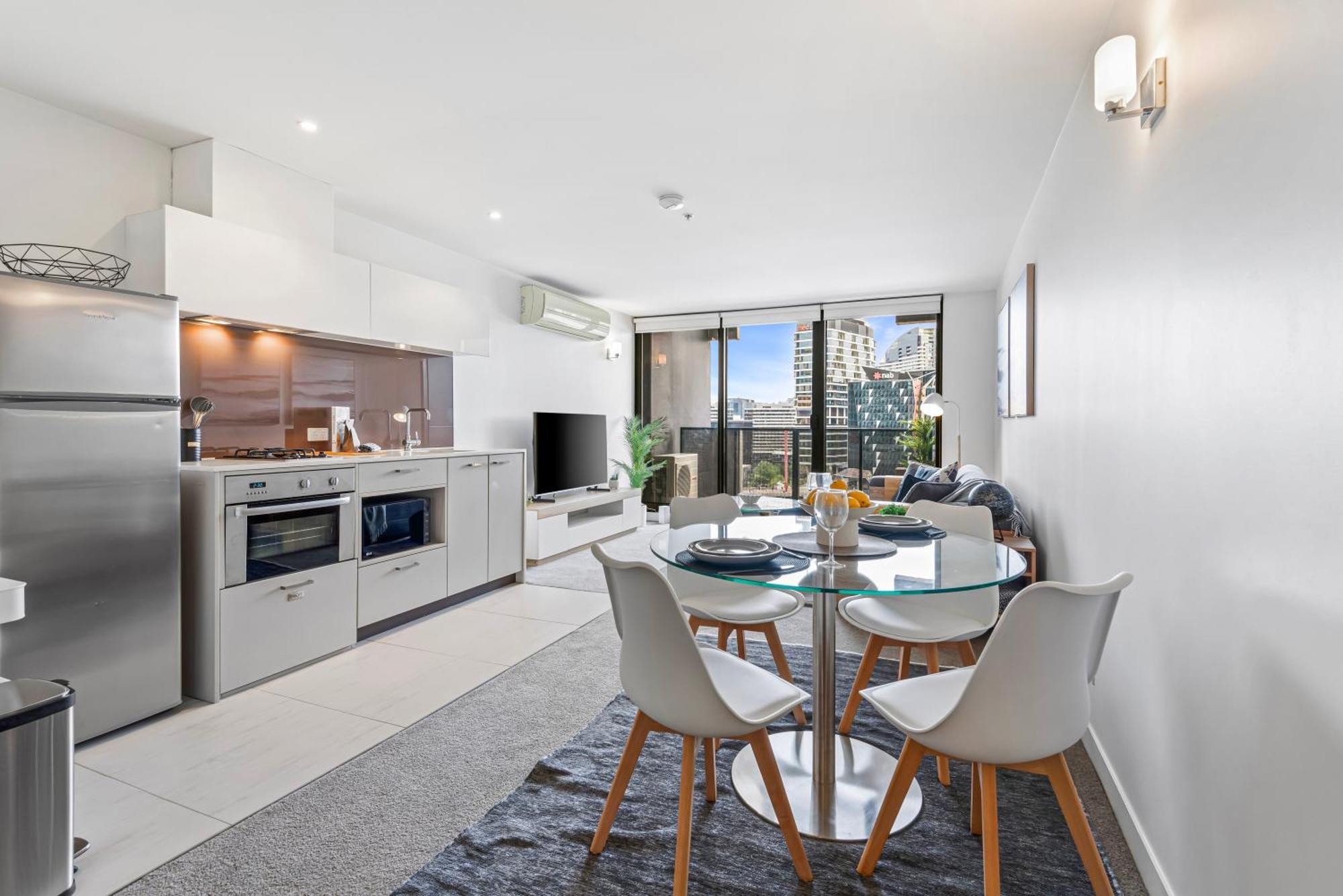 Complete Host Neo Apartments Melbourne Room photo