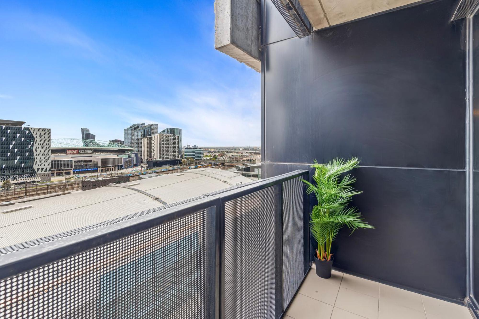 Complete Host Neo Apartments Melbourne Room photo